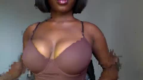 Snapshot of ebony_pussy98 chatting on 12, 4, 2026 delilah online show from 12, 4, 2026