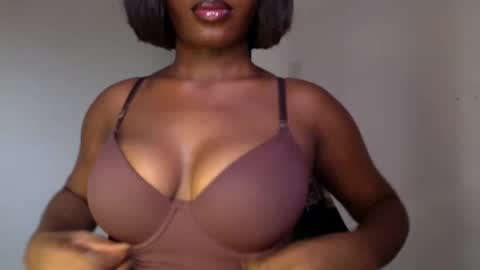 Snapshot of ebony_pussy98 chatting on 14, 4, 2026 delilah online show from 14, 4, 2026