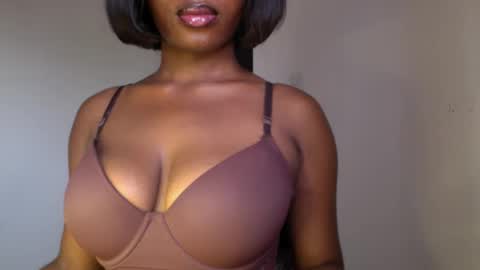Snapshot of ebony_pussy98 chatting on 15, 4, 2026 delilah online show from 15, 4, 2026