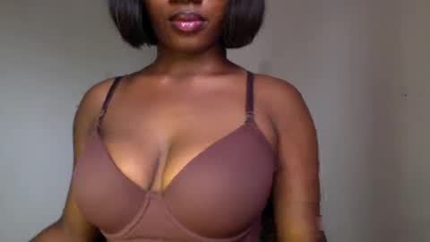 Snapshot of ebony_pussy98 chatting on 18, 4, 2026 delilah online show from 18, 4, 2026