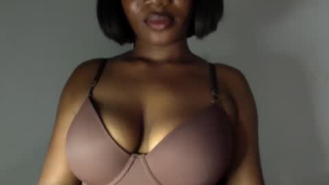 Snapshot of ebony_pussy98 chatting on 18, 4, 2026 delilah online show from 18, 4, 2026