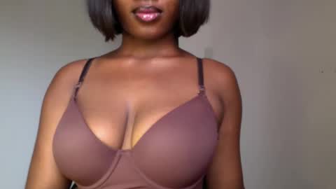 Snapshot of ebony_pussy98 chatting on 23, 4, 2026 delilah online show from 23, 4, 2026