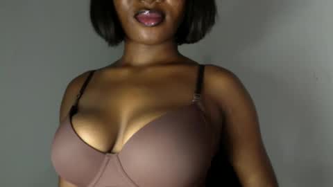 Snapshot of ebony_pussy98 chatting on 23, 4, 2026 delilah online show from 23, 4, 2026