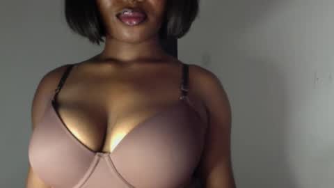 Snapshot of ebony_pussy98 chatting on 25, 4, 2026 delilah online show from 25, 4, 2026