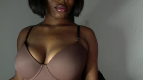 Snapshot of ebony_pussy98 chatting on 26, 4, 2026 delilah online show from 26, 4, 2026