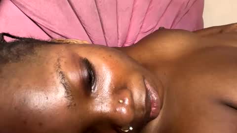 Snapshot of ebonykissxx chatting on 25, 4, 2026 ebonykissxx online show from 25, 4, 2026