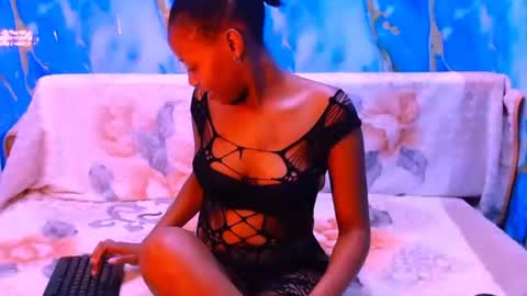 Snapshot of ebonypretty4u chatting on 13, 10, 2025 ebonypretty4u online show from 13, 10, 2025