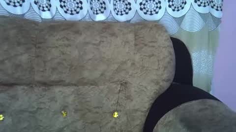 pretty online show from 15, 4, 2026