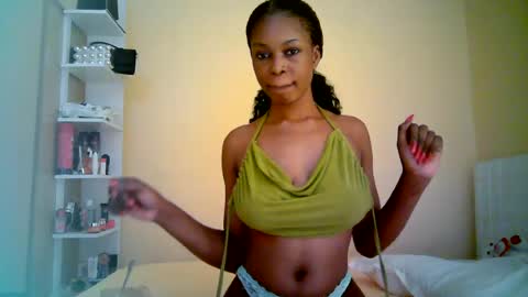 Snapshot of ebonytanqueen chatting on 16, 6, 2026 ebonytanqueen online show from 16, 6, 2026