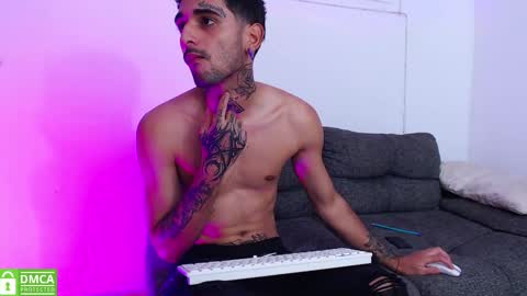 Snapshot of edward_johnsonn chatting on 16, 12, 2025 edward_johnsonn online show from 16, 12, 2025