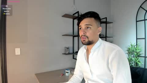 Snapshot of edward_maxx chatting on 4, 11, 2025 Eduardo online show from 4, 11, 2025