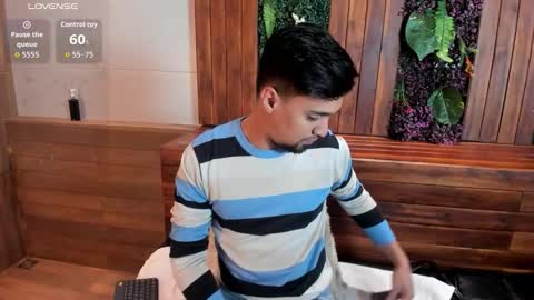 Snapshot of edward_maxx chatting on 16, 11, 2025 Eduardo online show from 16, 11, 2025