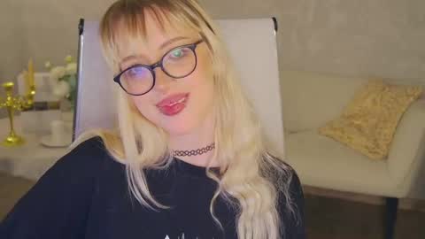 EVA NON NUDE online show from 1, 5, 2026
