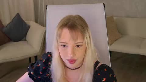 EVA NON NUDE online show from 20, 5, 2026