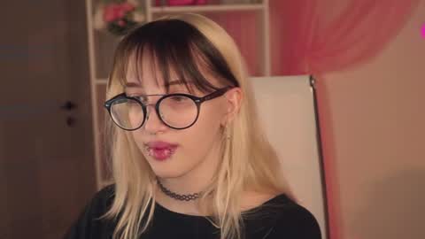 Snapshot of eevamarie chatting on 2, 7, 2026 EVA NON NUDE online show from 2, 7, 2026