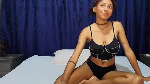 Snapshot of effie_cooper chatting on 4, 3, 2025 Effie online show from 4, 3, 2025