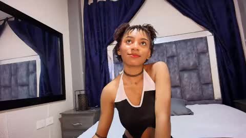 Snapshot of effie_cooper chatting on 7, 3, 2025 Effie online show from 7, 3, 2025