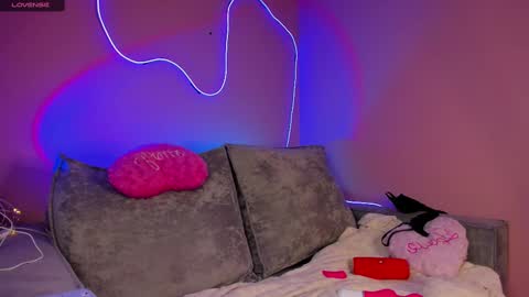 Snapshot of effy_bae chatting on 6, 1, 2025 Mila online show from 6, 1, 2025