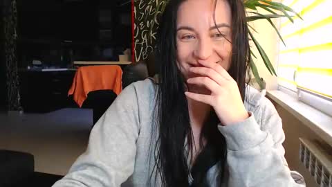 Snapshot of effy_m chatting on 3, 10, 2025 Effy online show from 3, 10, 2025