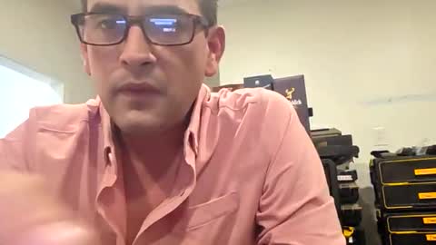 Snapshot of eguevara555500 chatting on 16, 4, 2026 SilverBulture online show from 16, 4, 2026