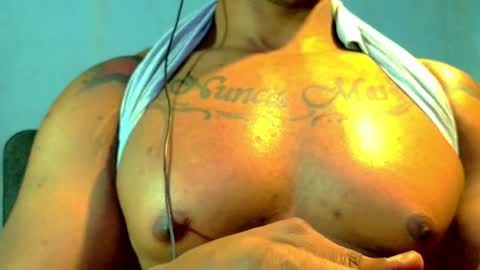 Snapshot of el_vecino_m chatting on 9, 6, 2026 el_vecino_m online show from 9, 6, 2026