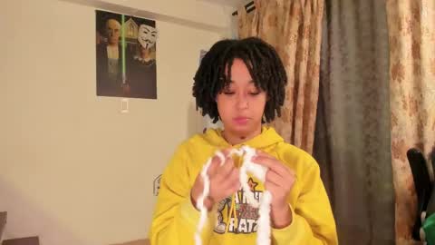 Snapshot of ela_0 chatting on 5, 3, 2025 Ela  Help me reach 100 thumbs up online show from 5, 3, 2025