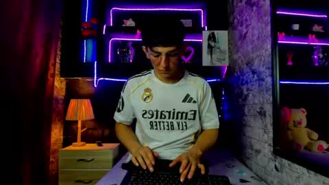 Elan Giralon online show from 7, 8, 2026