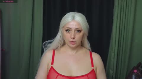 Snapshot of elarasable chatting on 17, 2, 2026 elarasable online show from 17, 2, 2026