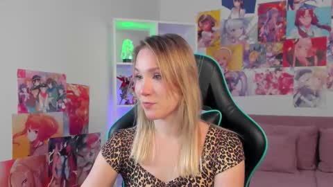 Snapshot of elaravoltage chatting on 18, 3, 2026 elaravoltage online show from 18, 3, 2026