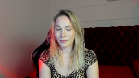 Snapshot of elaravoltage chatting on 25, 3, 2026 elaravoltage online show from 25, 3, 2026