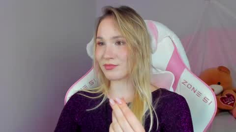 Snapshot of elaravoltage chatting on 16, 4, 2026 elaravoltage online show from 16, 4, 2026