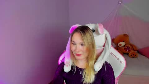 Snapshot of elaravoltage chatting on 16, 4, 2026 elaravoltage online show from 16, 4, 2026