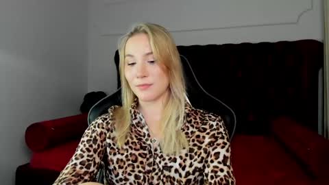 Snapshot of elaravoltage chatting on 20, 4, 2026 elaravoltage online show from 20, 4, 2026