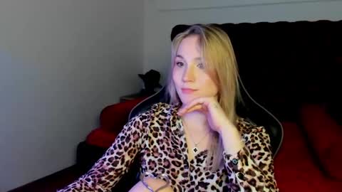 Snapshot of elaravoltage chatting on 21, 4, 2026 elaravoltage online show from 21, 4, 2026