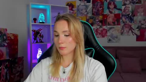 Snapshot of elaravoltage chatting on 22, 4, 2026 elaravoltage online show from 22, 4, 2026