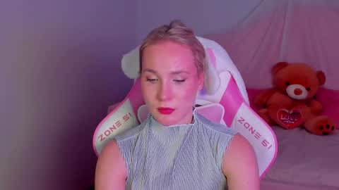 Snapshot of elaravoltage chatting on 25, 4, 2026 elaravoltage online show from 25, 4, 2026