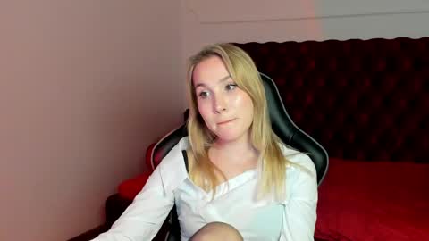 Snapshot of elaravoltage chatting on 27, 5, 2026 elaravoltage online show from 27, 5, 2026