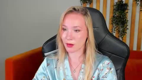 Snapshot of elaravoltage chatting on 20, 6, 2026 elaravoltage online show from 20, 6, 2026