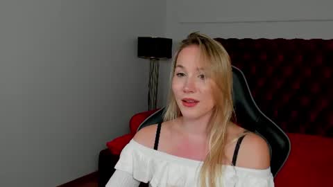 Snapshot of elaravoltage chatting on 28, 7, 2026 elaravoltage online show from 28, 7, 2026