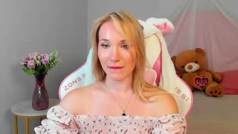 Snapshot of elaravoltage chatting on 8, 8, 2026 elaravoltage online show from 8, 8, 2026