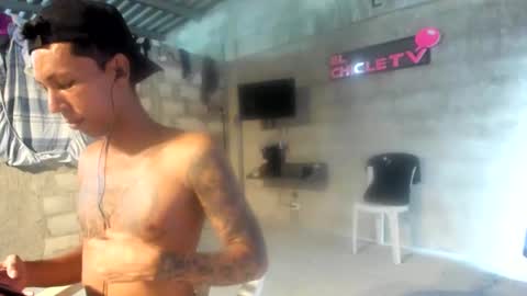 Snapshot of elchicletv chatting on 8, 1, 2025 El CHICLE TV - SHOW online show from 8, 1, 2025