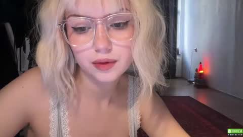 Snapshot of electric_woman chatting on 17, 7, 2026 Aleksa online show from 17, 7, 2026