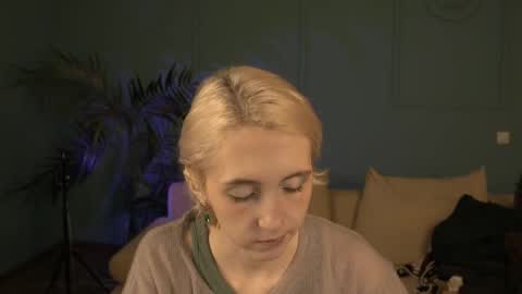 Snapshot of elen__moore chatting on 27, 4, 2026 Elen online show from 27, 4, 2026