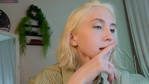 Snapshot of elen__moore chatting on 29, 5, 2026 Elen online show from 29, 5, 2026