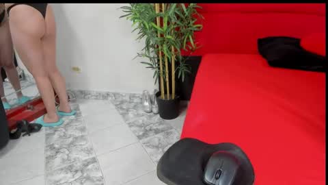 Snapshot of elena_and_derek chatting on 22, 12, 2024 Elena Derek online show from 22, 12, 2024