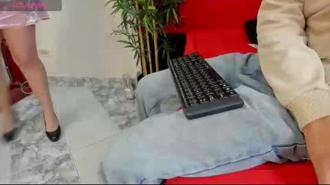 Snapshot of elena_and_derek chatting on 26, 12, 2024 Elena Derek online show from 26, 12, 2024