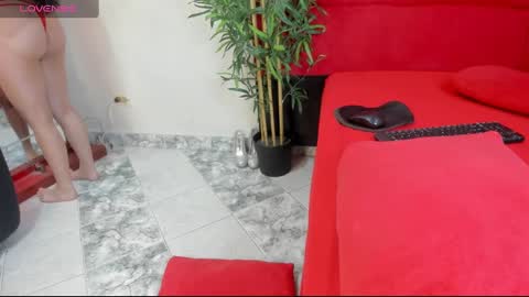 Snapshot of elena_and_derek chatting on 4, 1, 2025 Elena Derek online show from 4, 1, 2025