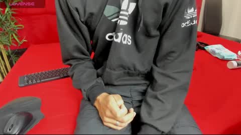 Snapshot of elena_and_derek chatting on 6, 1, 2025 Elena Derek online show from 6, 1, 2025