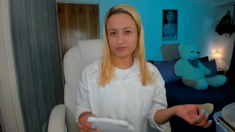 Snapshot of elena_ruiz chatting on 28, 3, 2026 Elena online show from 28, 3, 2026