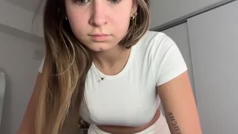 Snapshot of elenahere4u chatting on 1, 4, 2026 Elena online show from 1, 4, 2026